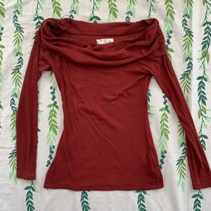 NWOT Off the shoulder long sleeve shirt